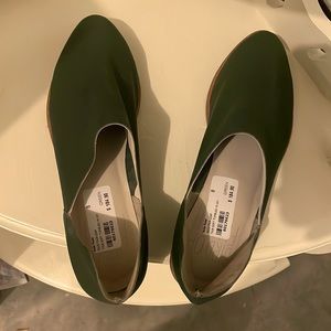 Brand new green shoes. Very comfortable